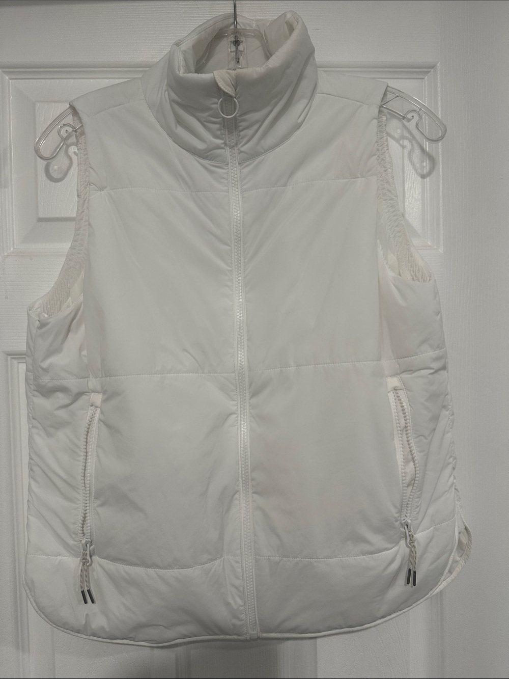 Vuori white Puffer Vest - Lightweight Quilted Layer